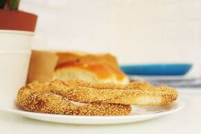 Live in Athens, Psyrri Central Apartments