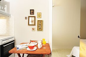Live in Athens, Psyrri Central Apartments
