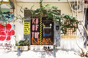 Live in Athens, Psyrri Central Apartments