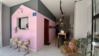 Live in Athens, Psyrri Central Apartments