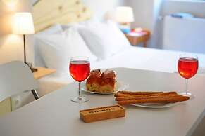 Live in Athens, Psyrri Central Apartments