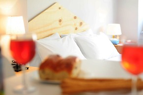 Live in Athens, Psyrri Central Apartments