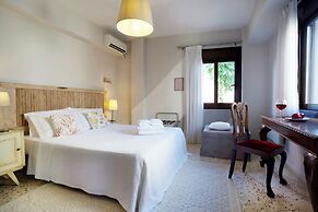 Live in Athens, Psyrri Central Apartments