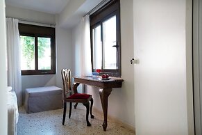 Live in Athens, Psyrri Central Apartments