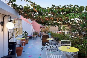 Live in Athens, Psyrri Central Apartments