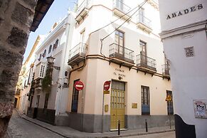 Guzman El Bueno Suites