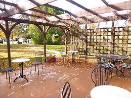 Settlement Courtyard Inn & Lavender Spa