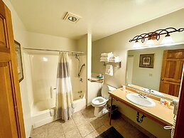 Settlement Courtyard Inn & Lavender Spa