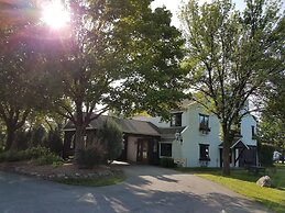 Settlement Courtyard Inn & Lavender Spa