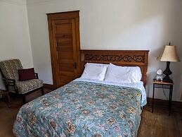 The Oliver House - Adults Only