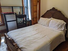 The Oliver House - Adults Only