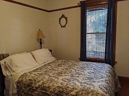 The Oliver House - Adults Only