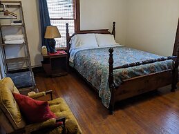 The Oliver House - Adults Only