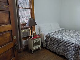 The Oliver House - Adults Only