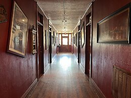 The Oliver House - Adults Only