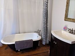 The Oliver House - Adults Only