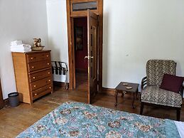 The Oliver House - Adults Only