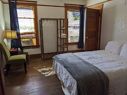 The Oliver House - Adults Only