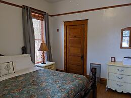 The Oliver House - Adults Only