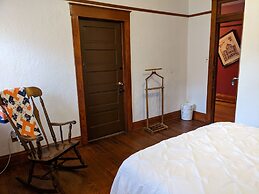 The Oliver House - Adults Only