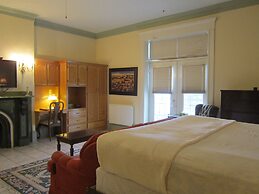 Chipman Hill Suites - Senator Dever House