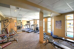 Sunset Waterfront Resort by KelownaGo