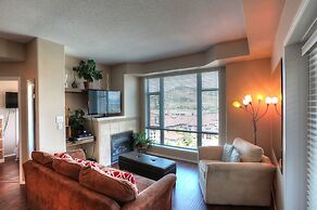 Sunset Waterfront Resort by KelownaGo