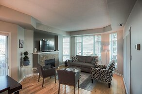 Sunset Waterfront Resort by KelownaGo