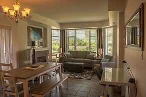 Sunset Waterfront Resort by KelownaGo