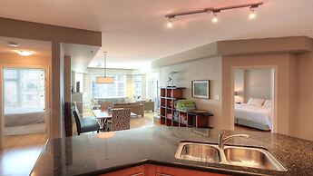 Sunset Waterfront Resort by KelownaGo