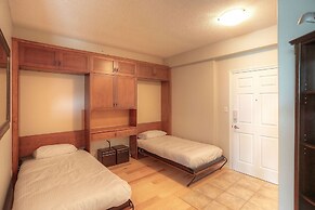 Sunset Waterfront Resort by KelownaGo