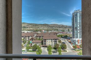 Sunset Waterfront Resort by KelownaGo