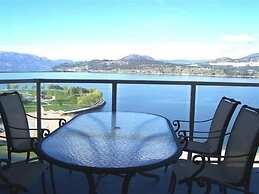 Sunset Waterfront Resort by KelownaGo