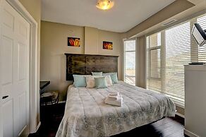 Sunset Waterfront Resort by KelownaGo