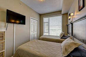 Sunset Waterfront Resort by KelownaGo