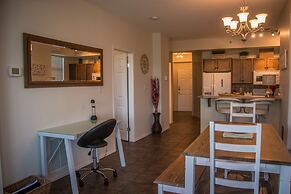 Sunset Waterfront Resort by KelownaGo