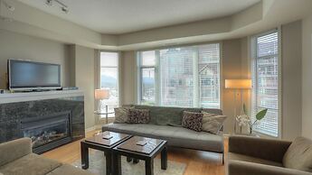 Sunset Waterfront Resort by KelownaGo