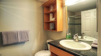 Sunset Waterfront Resort by KelownaGo