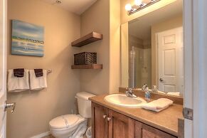 Sunset Waterfront Resort by KelownaGo