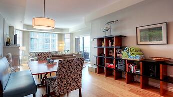 Sunset Waterfront Resort by KelownaGo