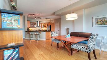 Sunset Waterfront Resort by KelownaGo