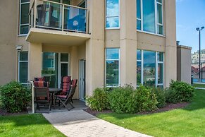 Sunset Waterfront Resort by KelownaGo