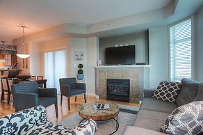 Sunset Waterfront Resort by KelownaGo