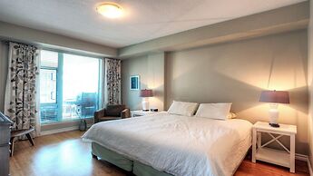 Sunset Waterfront Resort by KelownaGo