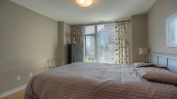 Sunset Waterfront Resort by KelownaGo