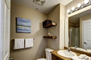 Sunset Waterfront Resort by KelownaGo