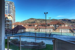 Sunset Waterfront Resort by KelownaGo