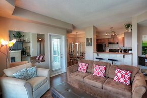 Sunset Waterfront Resort by KelownaGo