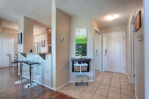 Sunset Waterfront Resort by KelownaGo