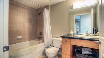 Sunset Waterfront Resort by KelownaGo